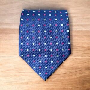 Roundtree & Yorke Navy Tie with Red and Gray Square Motif